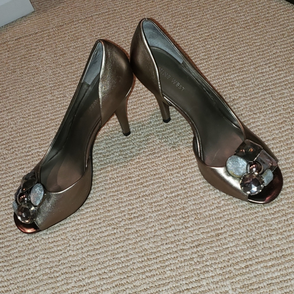 Heels - Picture 4 of 4